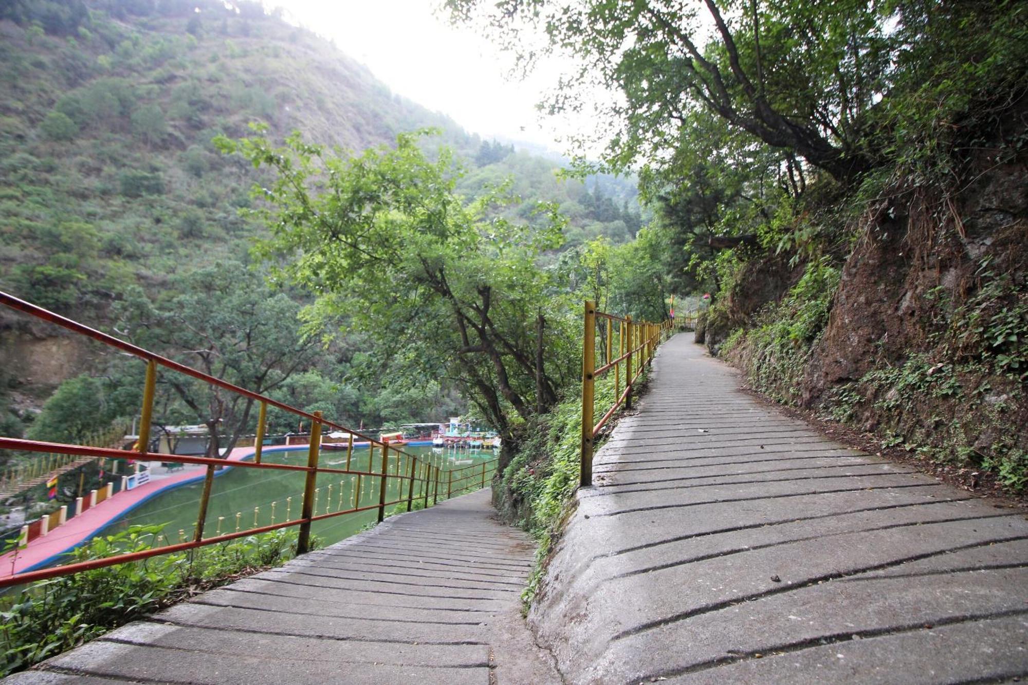 Hotel O Kempty Lake Adventure Resort Mussoorie Exteriér fotografie